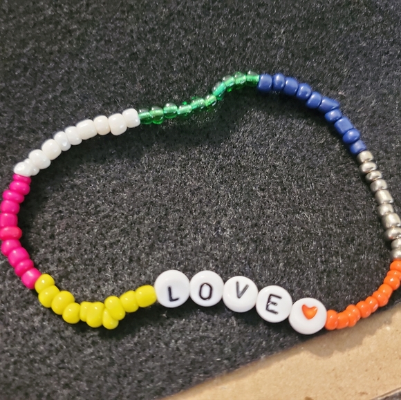 MULTI-COLORED BEADED FUN NECKLACE SET WITH WORDS LOVE - Picture 7 of 11